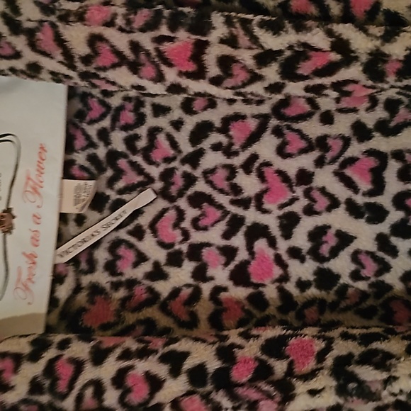 VS bath robe - Picture 2 of 9